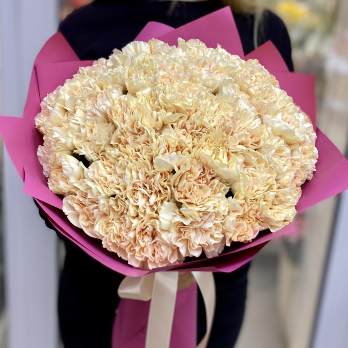 51 персиковая гвоздика