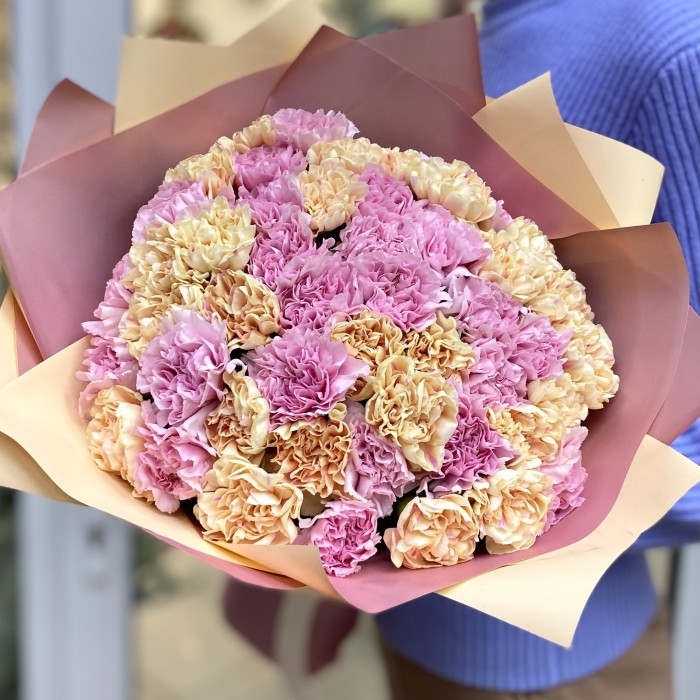 51 персиковая и розовая гвоздика