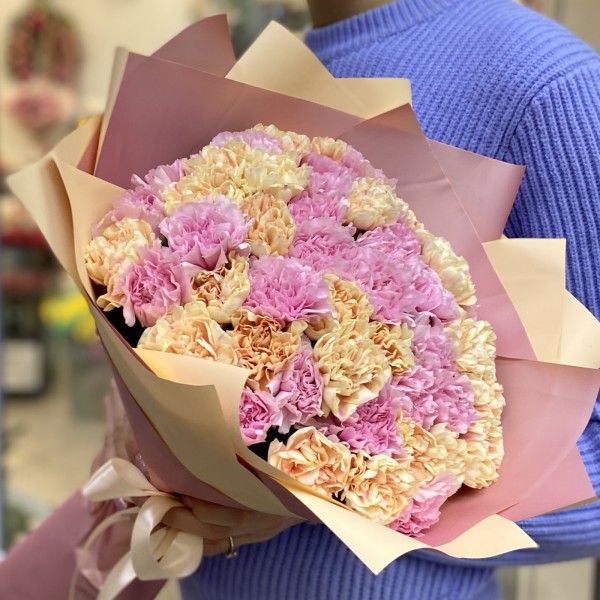 51 персиковая и розовая гвоздика