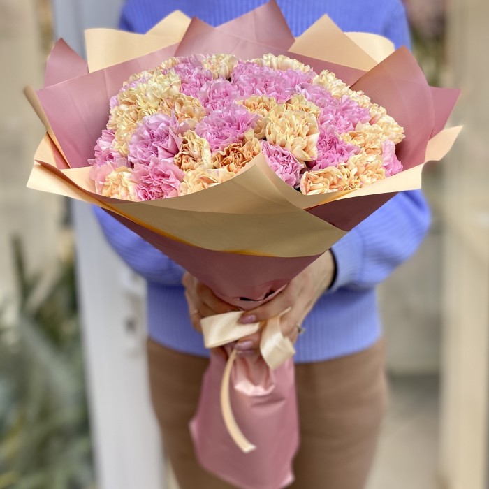 51 персиковая и розовая гвоздика