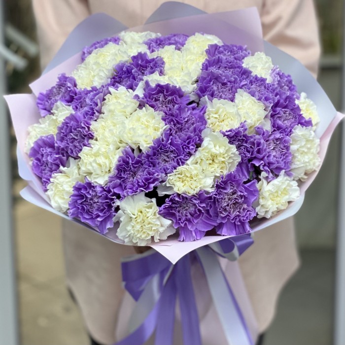 51 лунная и белая гвоздика