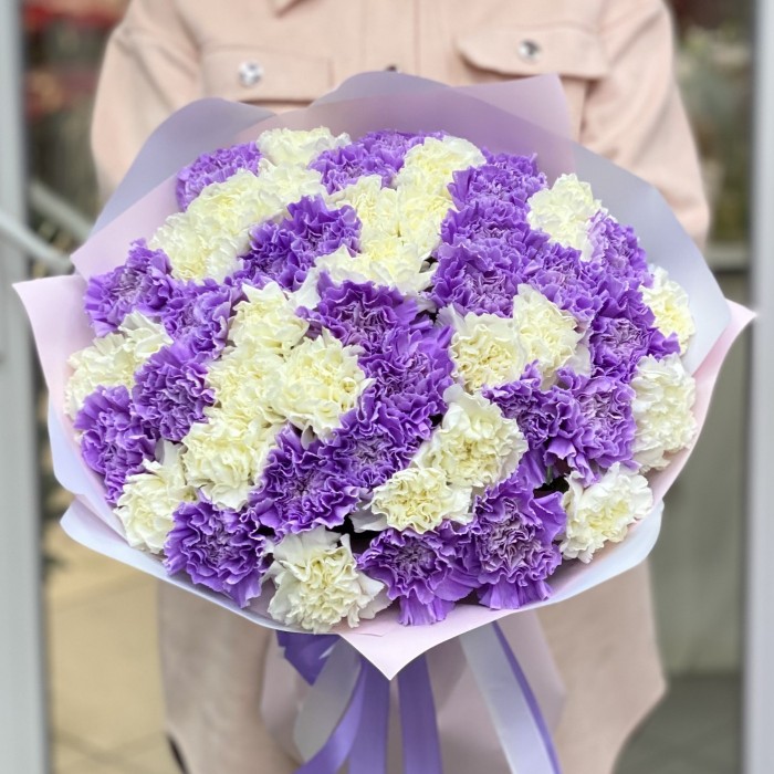 51 лунная и белая гвоздика