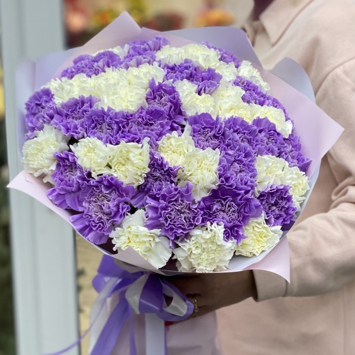 51 лунная и белая гвоздика