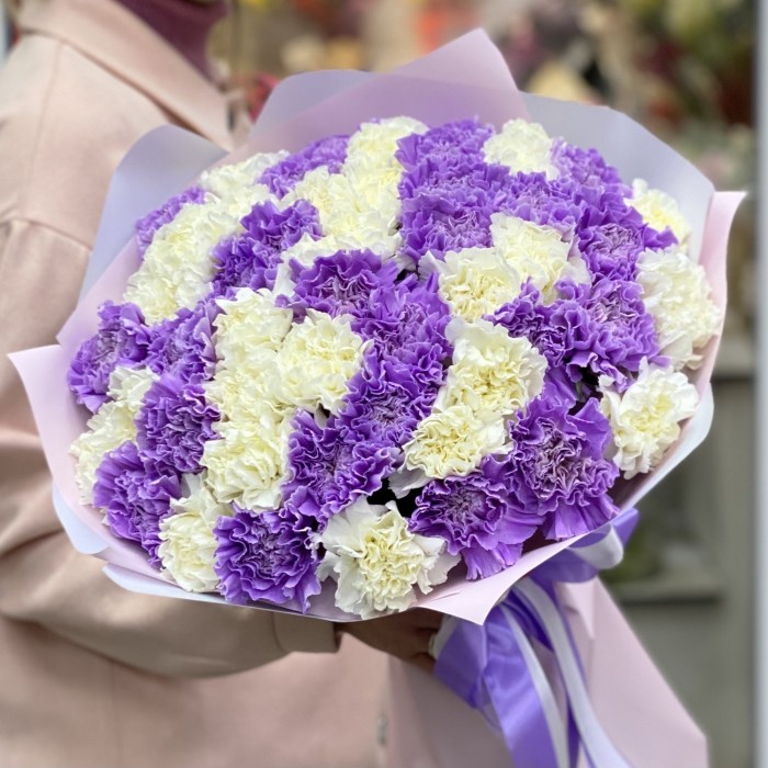 51 лунная и белая гвоздика