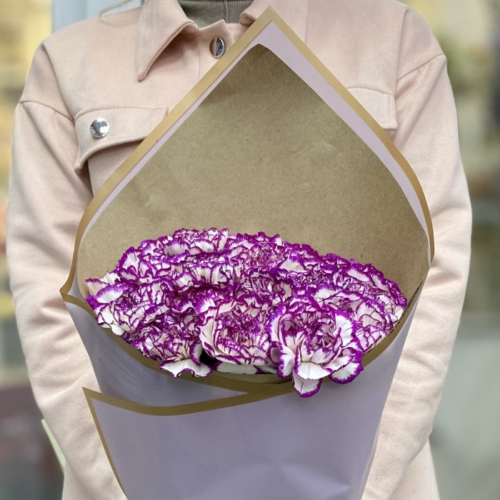 Букет бело-фиолетовых гвоздик