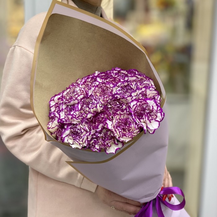 Букет бело-фиолетовых гвоздик