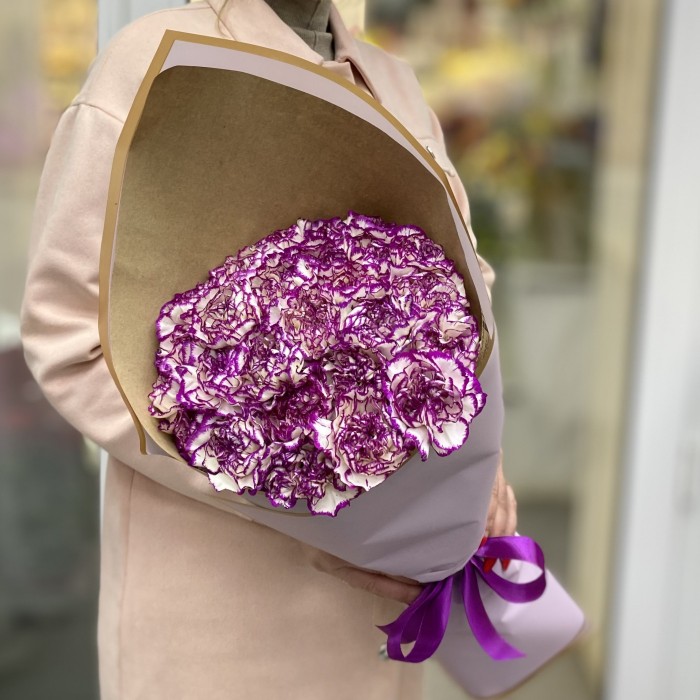 Букет бело-фиолетовых гвоздик