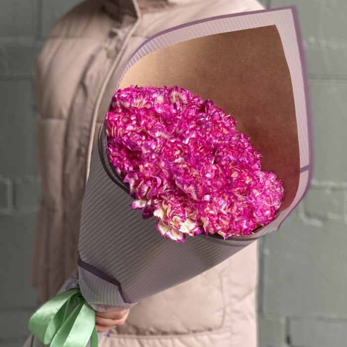 Букет бело-малиновых гвоздик