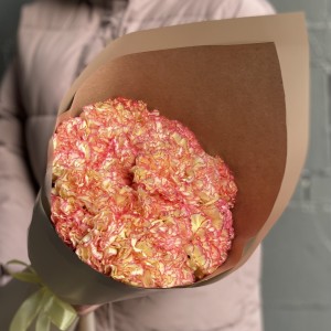 Букет гвоздик цвета пламени