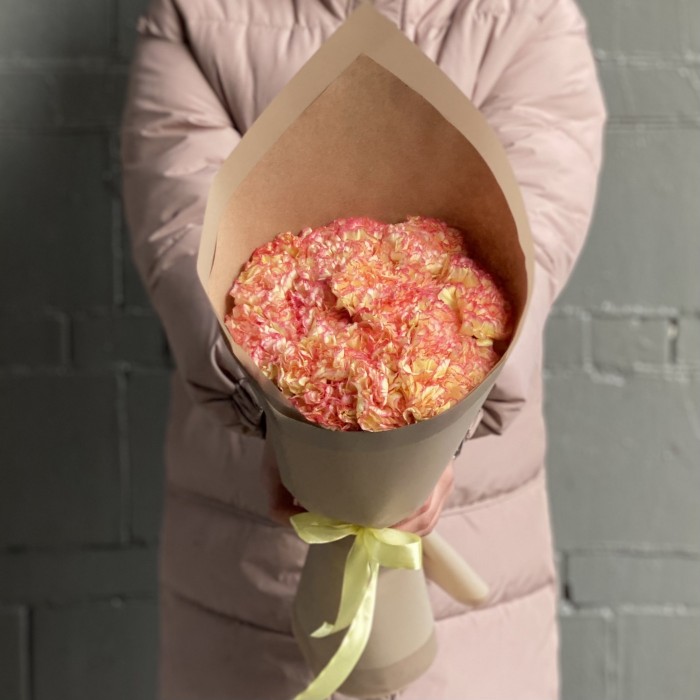 Букет гвоздик цвета пламени