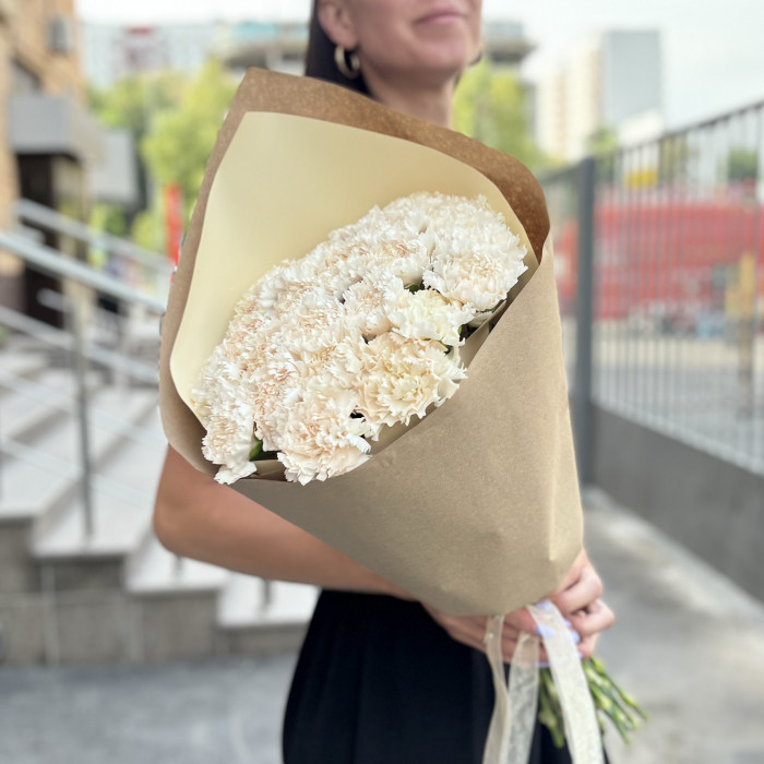 Букет гвоздик цвета жемчуга