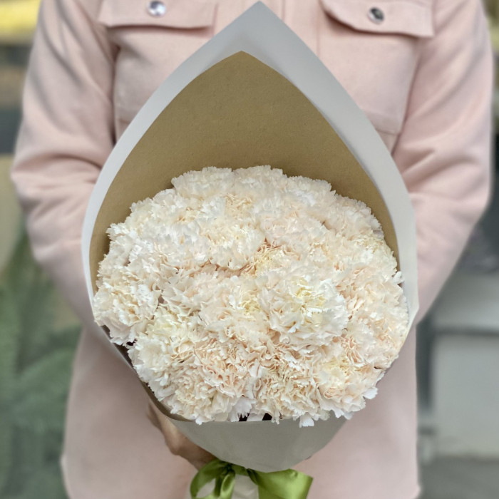 Букет гвоздик цвета жемчуга