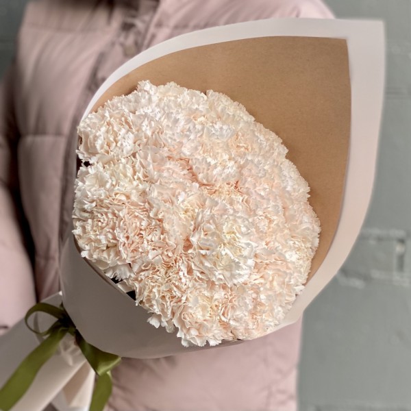 Букет гвоздик цвета жемчуга