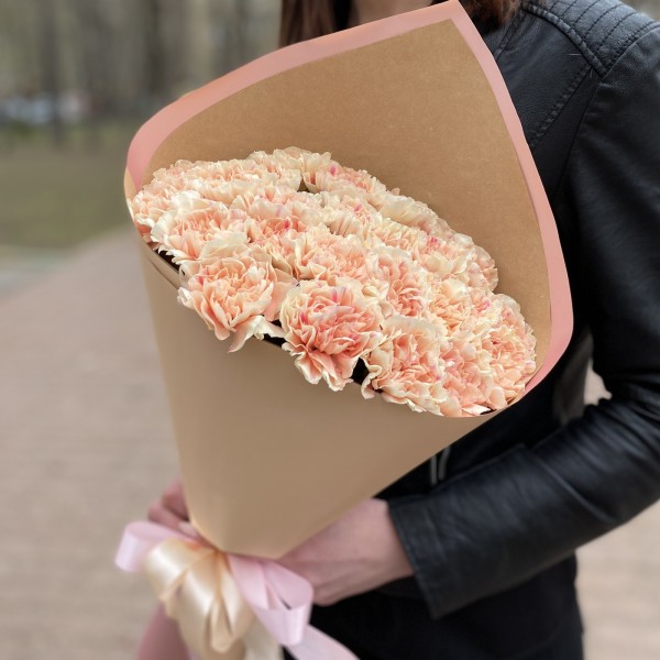 Букет персиковых гвоздик