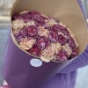 Букет персиковых и фиолетовых гвоздик