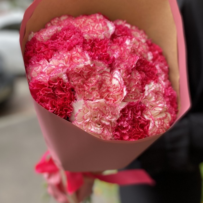 Букет розово-малиновых гвоздик