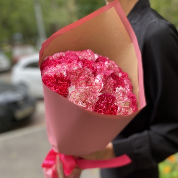 Букет розово-малиновых гвоздик