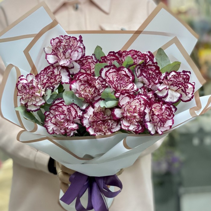 Букет гвоздик сорта Ноблесс