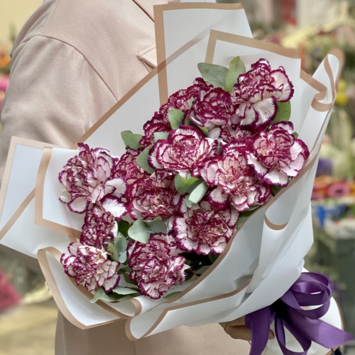 Букет гвоздик сорта Ноблесс