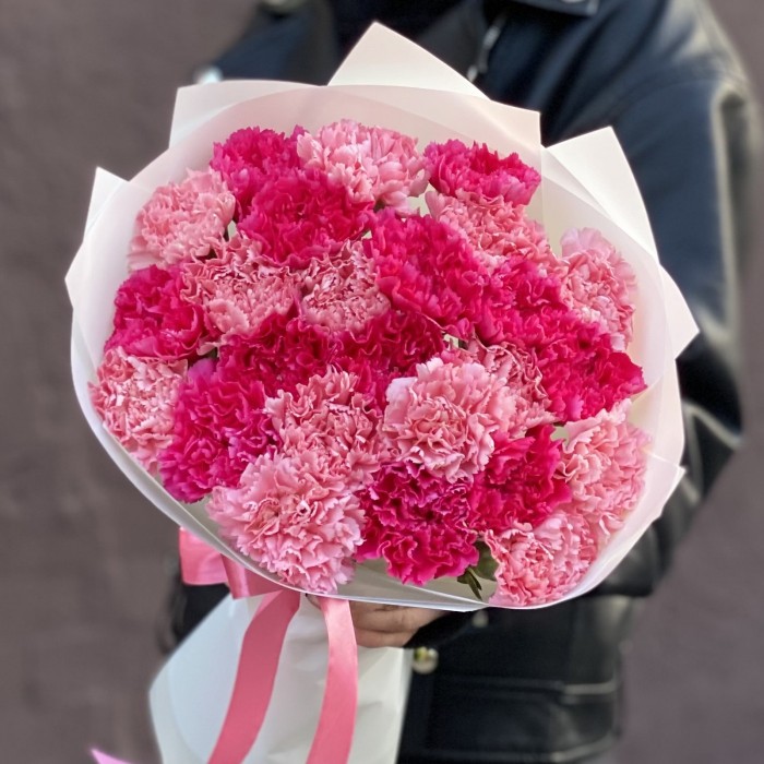 Дуэт из 25 розовых и малиновых гвоздик