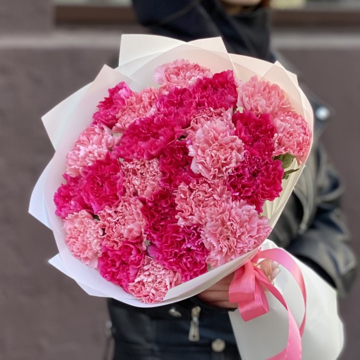 Дуэт из 25 розовых и малиновых гвоздик