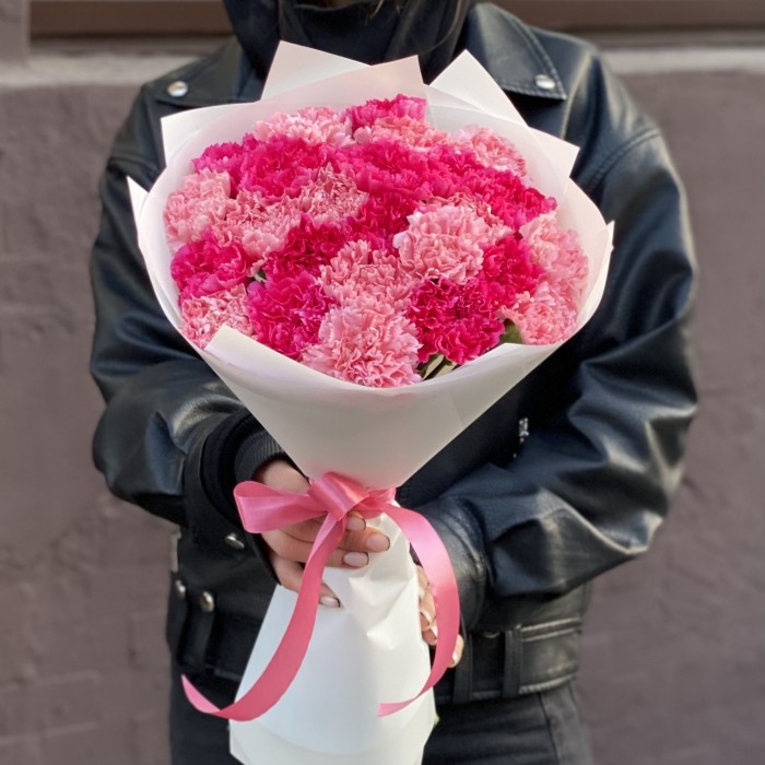 Дуэт из 25 розовых и малиновых гвоздик