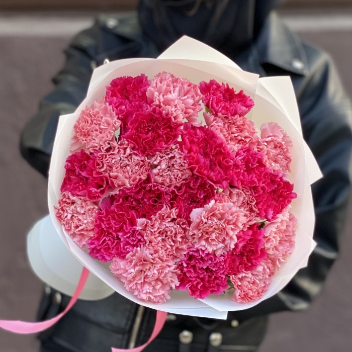 Дуэт из 25 розовых и малиновых гвоздик