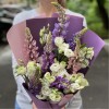 Букет из люпинов и эустом