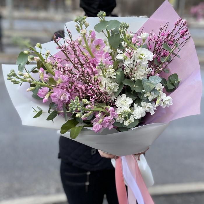 Букет из маттиолы Романтичная весна