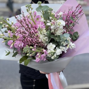 Букет из маттиолы Романтичная весна