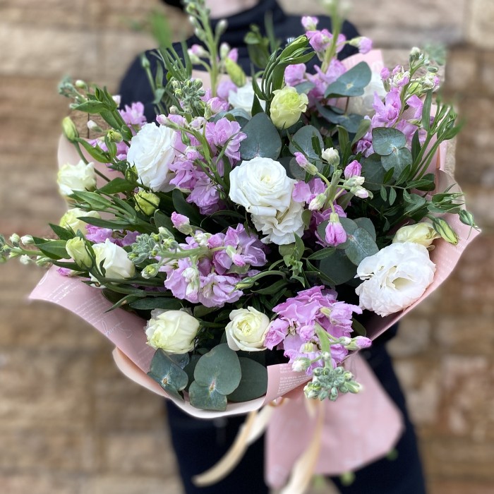 Букет из маттиолы весенний бриз