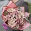 Букет из кустовых и пионовидных роз Петра