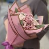 Букет из кустовых и пионовидных роз Петра