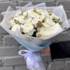 Букет из ранункулюсов и кустовой розы
