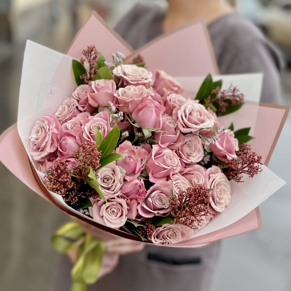 Розы Фурсато со скимией