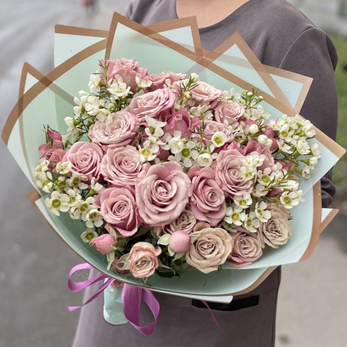 Букет из сиреневых кустовых роз Фурсато