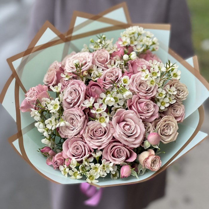 Букет из сиреневых кустовых роз Фурсато