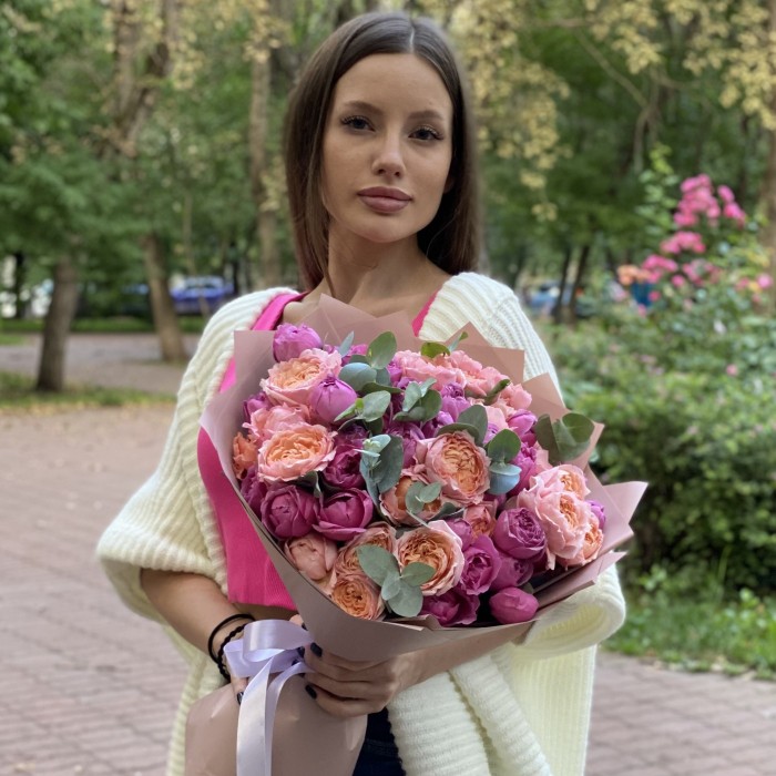 Букет пионовидных роз  Джульетта и Мисти баблс