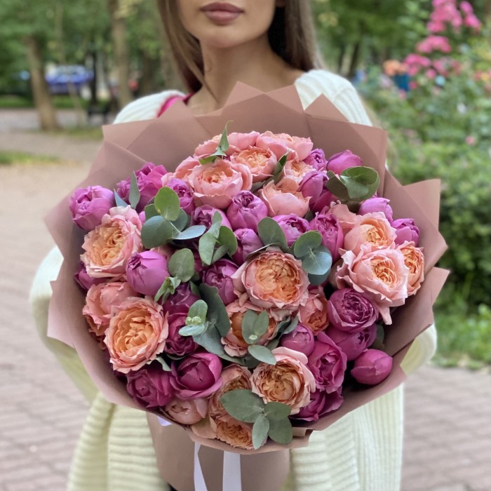 Букет пионовидных роз  Джульетта и Мисти баблс