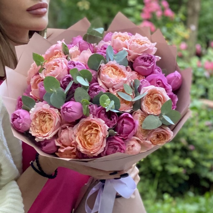 Букет пионовидных роз  Джульетта и Мисти баблс