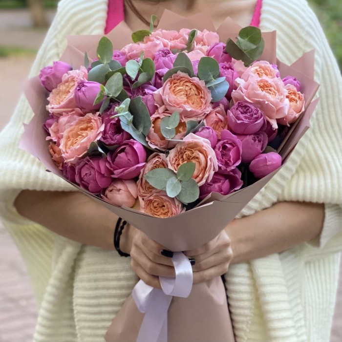 Букет пионовидных роз  Джульетта и Мисти баблс