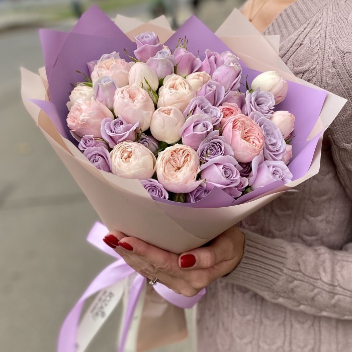 Букет пионовидных роз Лавандовые сны
