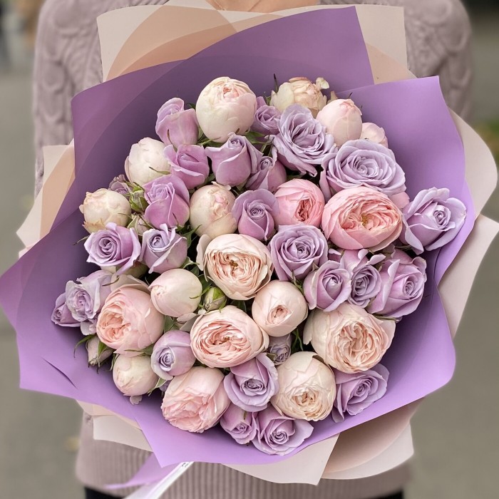 Букет пионовидных роз Лавандовые сны