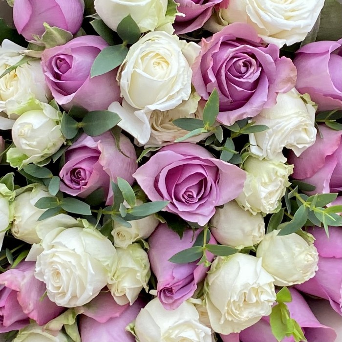 Лиловый букет с пионовидными розами