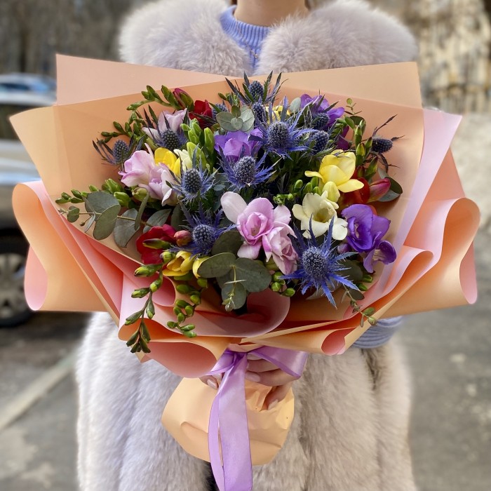 Яркий букет Фрезий