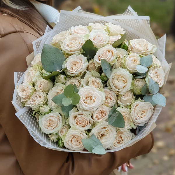Букет пионовидных роз Эксклюзив Сенсейшн с эвкалиптом