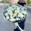 Букет из пионовидных роз Мисс Бомбастик и эвкалиптом