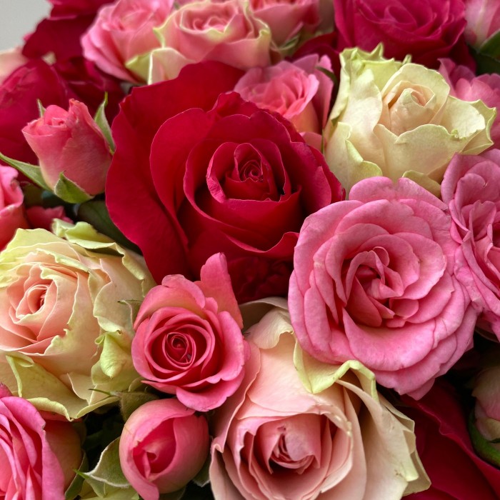 Букет нежных розовых роз