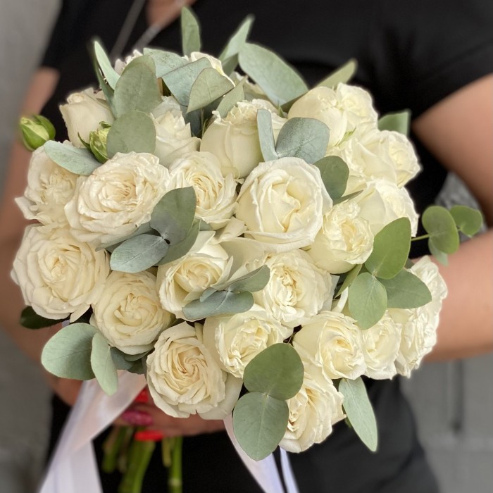 Букет невесты из кустовых пионовидных роз Мисс Бомбастик