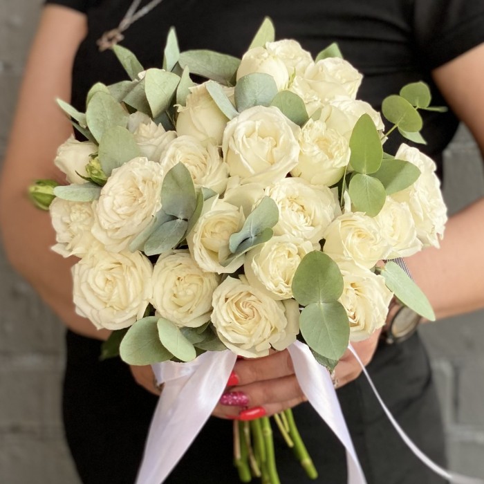 Букет невесты из кустовых пионовидных роз Мисс Бомбастик